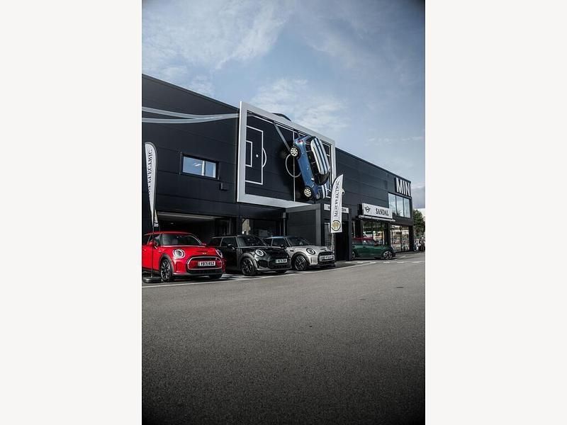 Używany Mini Cooper S Exclusive 176 KM (129 kW) 2024 Czarny Hatchback