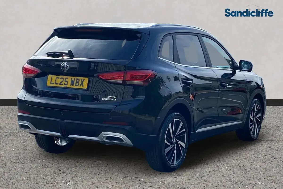 Used MG ZS Trophy 196 HP (144 kW) 2024 Metallic  black pearl SUV