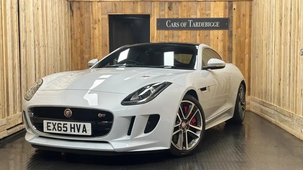 Usado Jaguar F-Type Supercharged 380 HP (279 kW) 2016 Branco Coupé