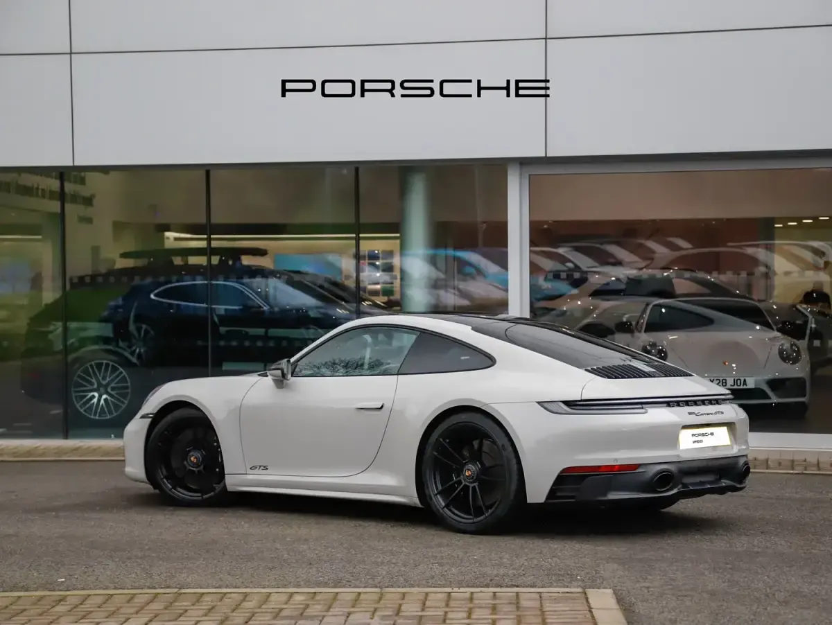 Usado Porsche 911 Carrera GTS 480 HP (353 kW) 2023 Cinzento Coupé