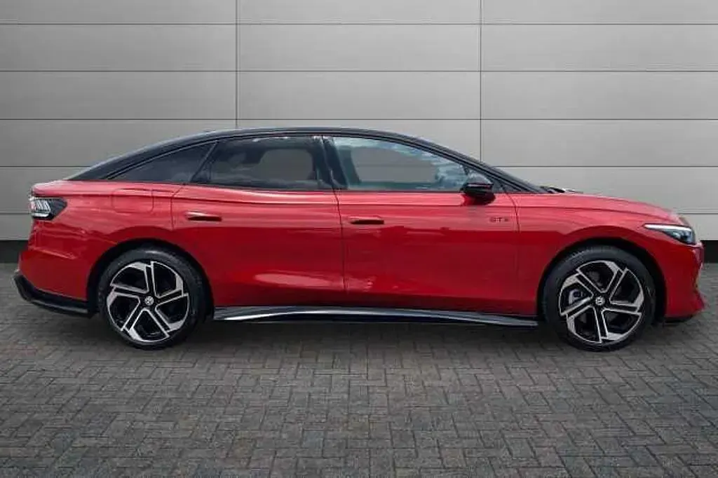 New VW ID.7 GTX 250 kW (340 HP) 2026 Kings red with black roof Hatchback