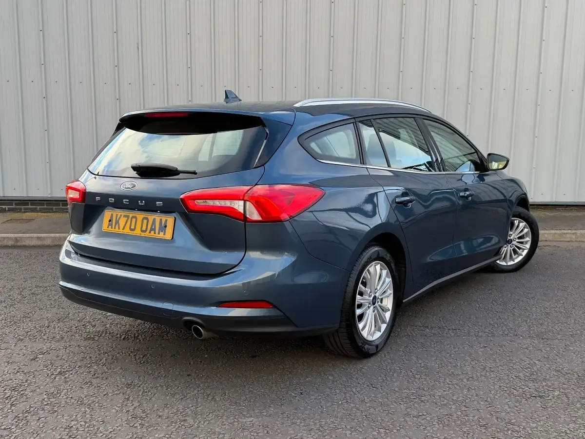 Used Ford Focus Titanium 120 HP (88 kW) 2020 Blue Estate
