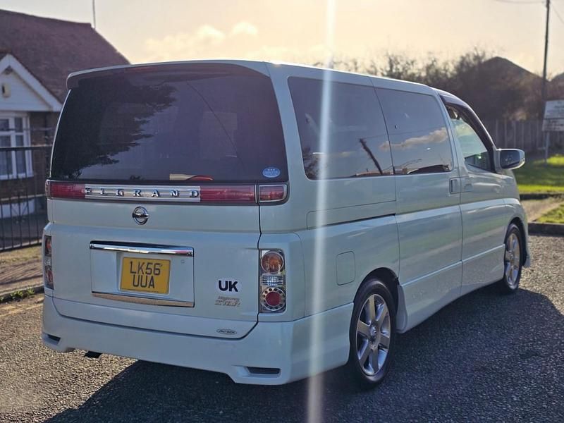 Used Nissan Elgrand 2006 White MPV
