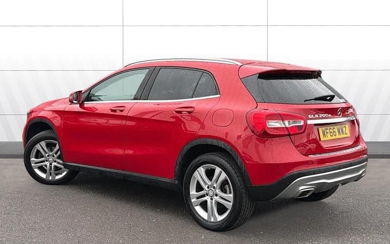 Used Mercedes GLA200 136 HP (100 kW) 2016 Red SUV