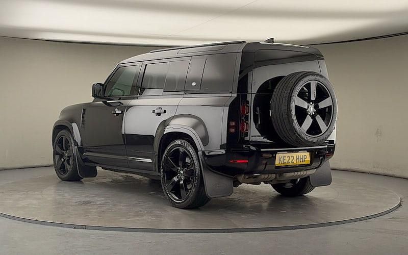 Used Land Rover Defender HSE Dynamic 300 HP (220 kW) 2024 Estate