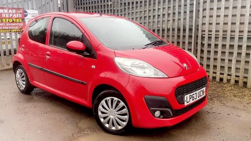 Used Peugeot 107 Active 67 HP (49 kW) 2014 Red Hatchback
