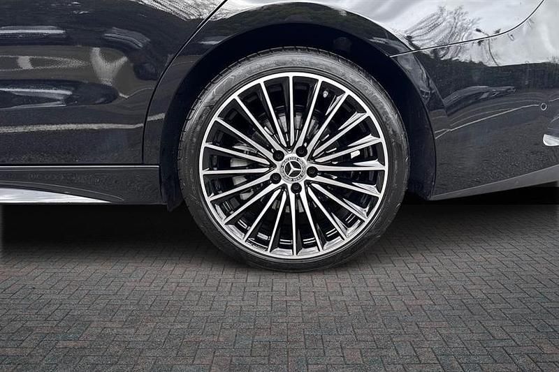 Second-hand Mercedes C220 AMG Line Premium Plus 200 CP (147 kW) 2025 Negru Break