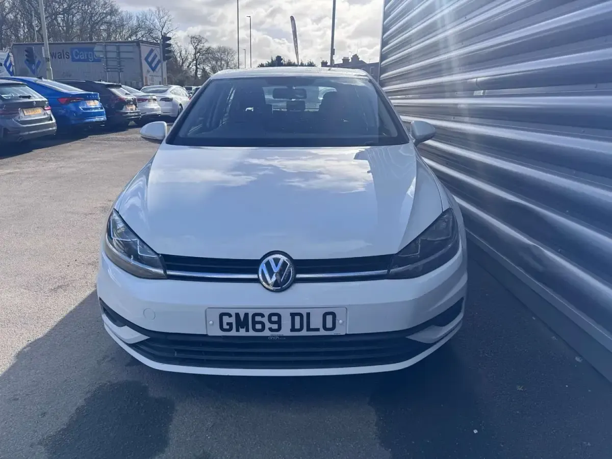 Begagnad VW Golf VII S 115 HK (84 kW) 2020 Vit Halvkombi