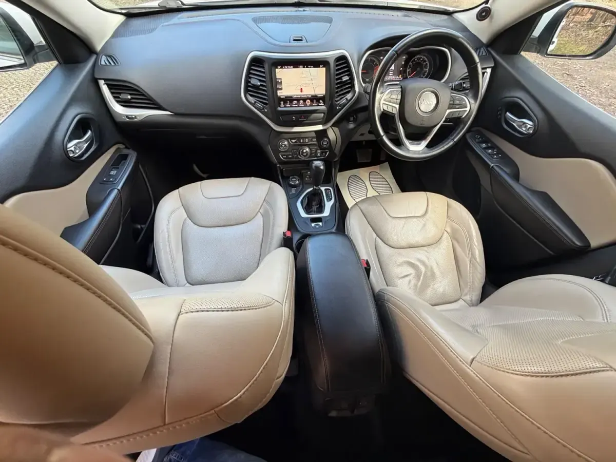Used Jeep Cherokee Limited 200 HP (147 kW) 2015 White SUV