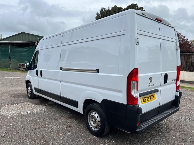 Second-hand Peugeot Boxer 140 CP (102 kW) 2021 Alb Van