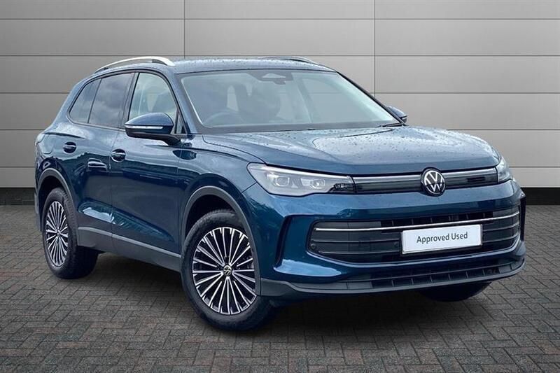 Nightshade blue Used 2024 VW Tiguan Match SUV | £29,895 (Fair price) - Image 1/4