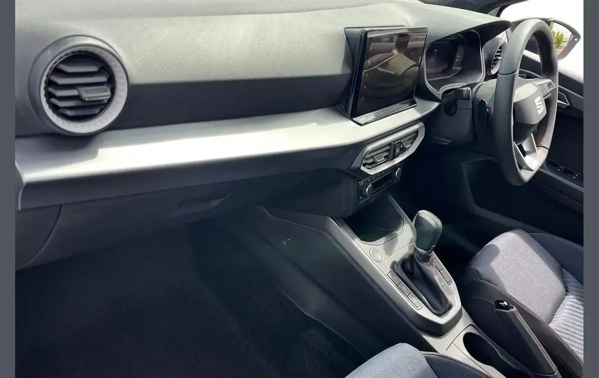 Novo Seat Arona Black Edition 113 HP (83 kW) 2025 Branco SUV