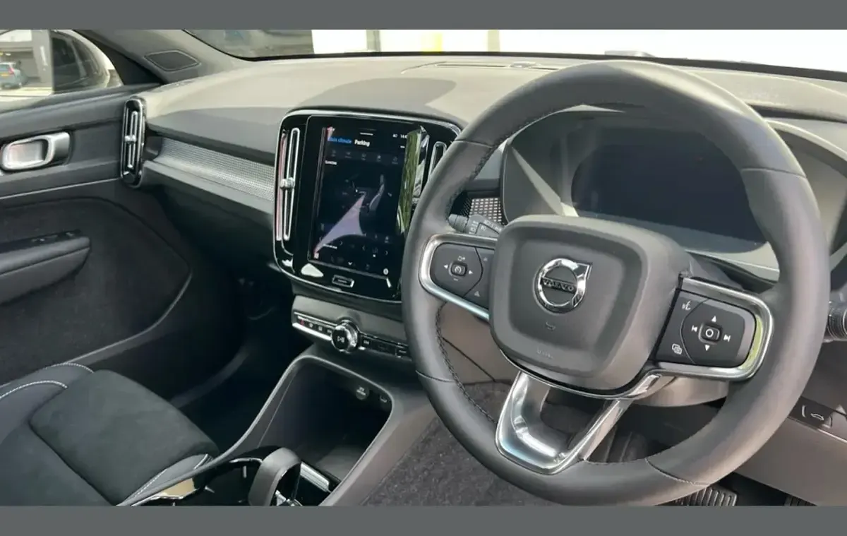 Used Volvo XC40 Plus 161 HP (118 kW) 2024 Black SUV