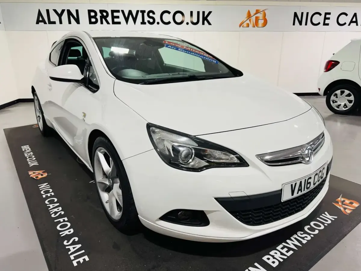Second-hand Vauxhall Astra GTC SRi 140 CP (102 kW) 2016 Alb Coupe
