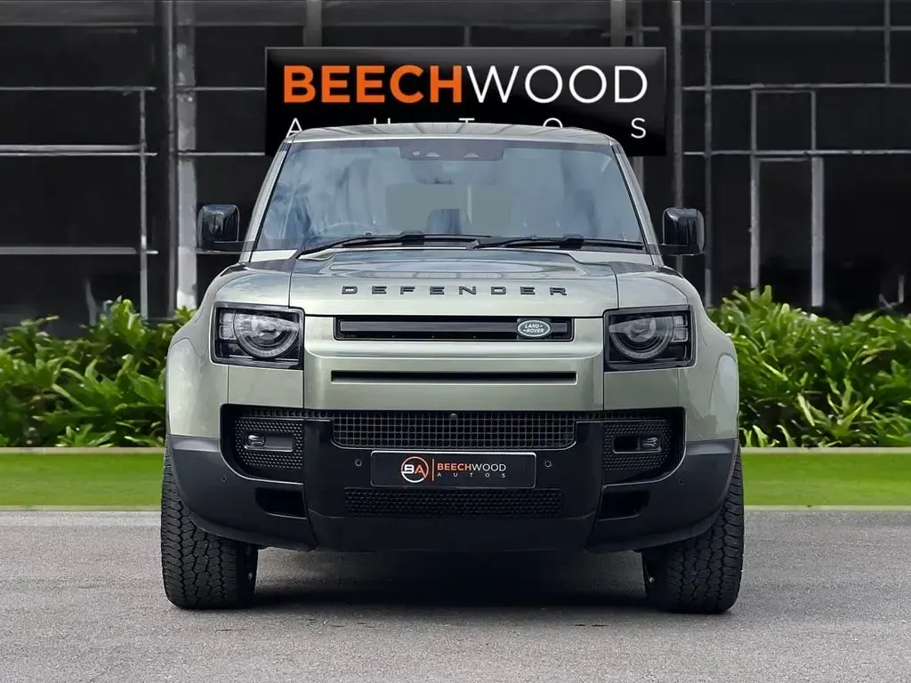 Used Land Rover Defender HSE 300 HP (220 kW) 2022 Green SUV