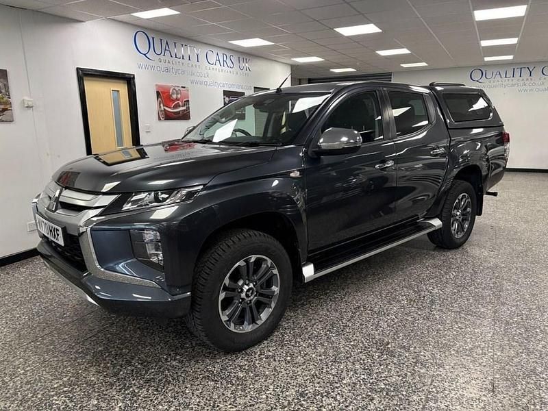 Usado Mitsubishi L200 150 HP (110 kW) 2020 Cinzento Pickup