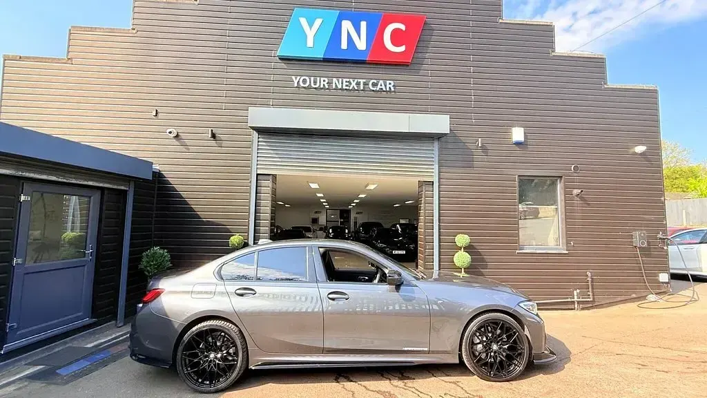 Begagnad BMW 330e M Sport 292 HK (214 kW) 2020 Grå Sedan