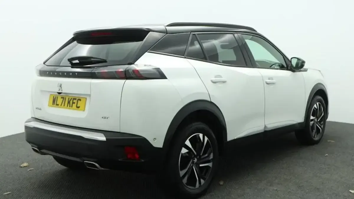 Używany Peugeot 2008 GTi 129 KM (94 kW) 2022 Biały SUV