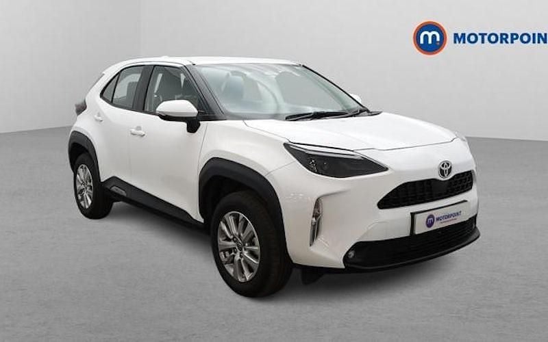 Used Toyota Yaris Hybrid 116 HP (85 kW) 2024 White Estate