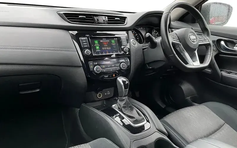 Used Nissan X-Trail N-Connecta 159 HP (116 kW) 2021 Red SUV