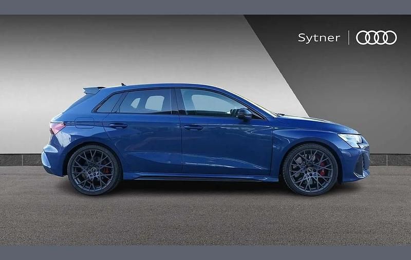 Usado Audi RS3 Comfort 400 CV (294 kW) 2025 Azul Berlina