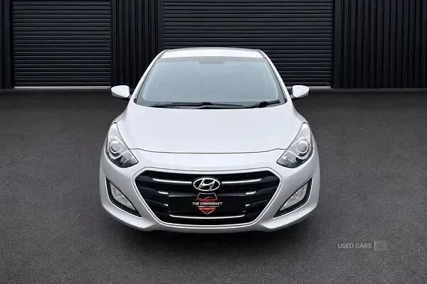 Used Hyundai i30 SE 110 HP (80 kW) 2015 Silver Hatchback
