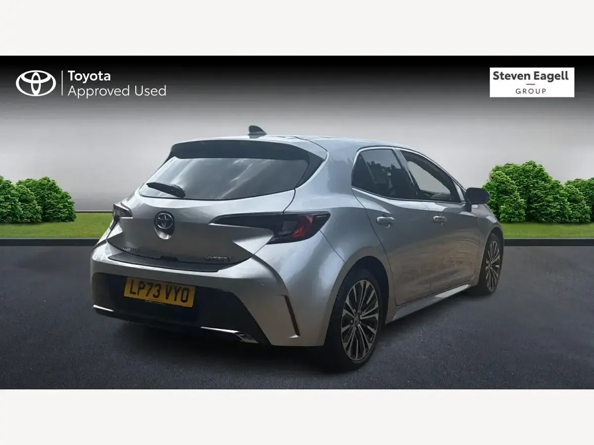 Used Toyota Corolla Design 140 HP (102 kW) 2023 Silver Hatchback