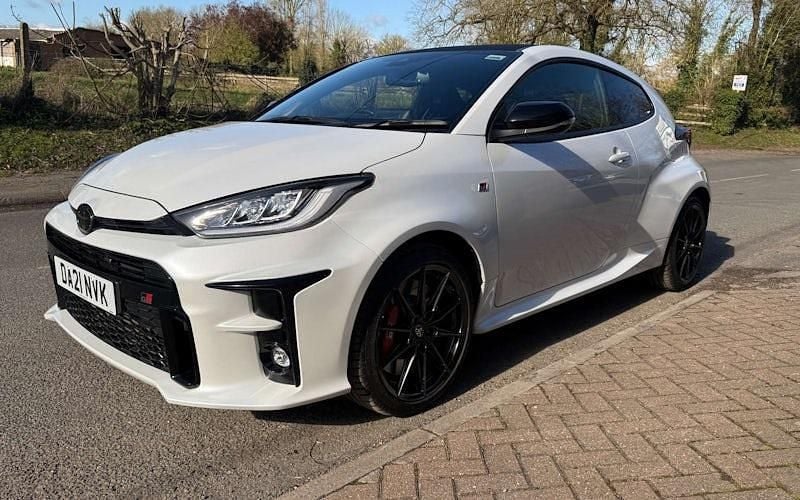 Used Toyota Yaris 272 HP (200 kW) 2021 White Hatchback