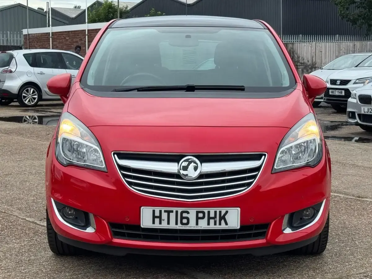 Used Vauxhall Meriva 120 HP (88 kW) 2016 Red MPV