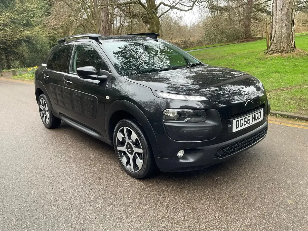 Used Citroën C4 Cactus Flair 98 HP (72 kW) 2016 Black Hatchback