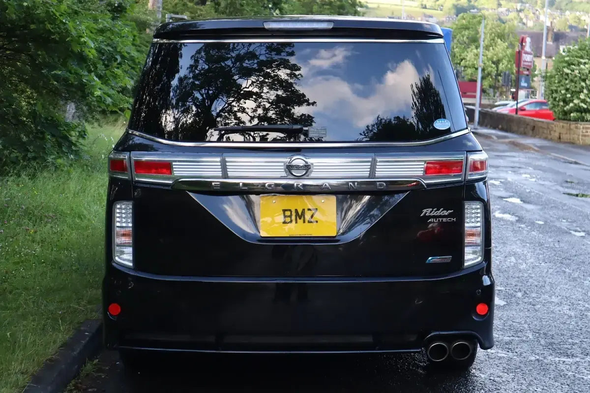 Used Nissan Elgrand Premium Edition 2011 Black MPV
