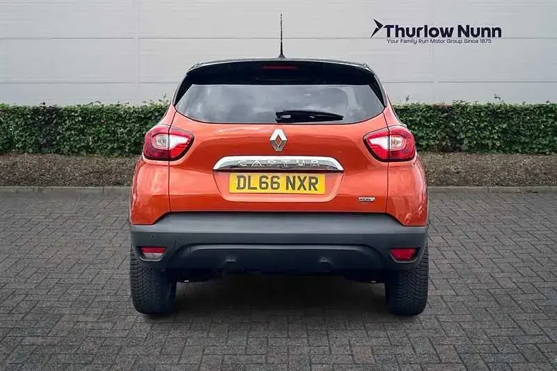 Used Renault Captur Dynamique 90 HP (66 kW) 2016 Orange/black SUV