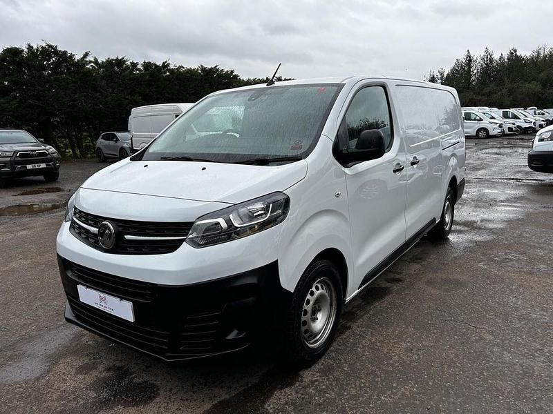 Used Vauxhall Vivaro S 100 HP (73 kW) 2023 White MPV