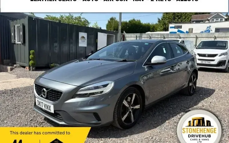 Used Volvo V40 R-Design 190 HP (139 kW) 2017 Hatchback