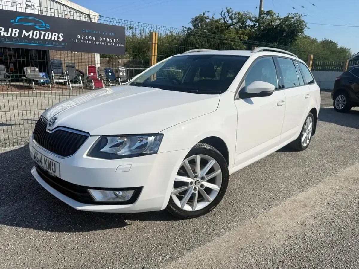 Used Skoda Octavia Elegance 150 HP (110 kW) 2014 White Estate
