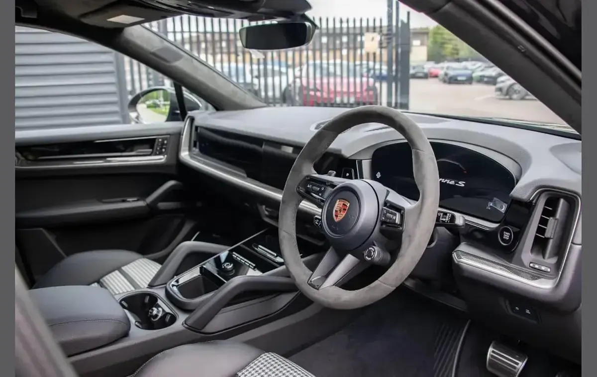 Used Porsche Cayenne S 468 HP (344 kW) 2025 Black SUV
