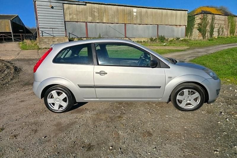 Used Ford Fiesta Zetec 2007 Silver Hatchback