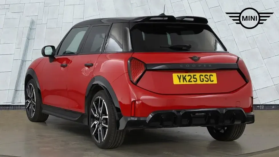Used Mini Cooper Hatch 113 kW (154 HP) 2025 Red Hatchback