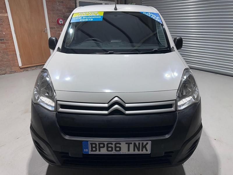 Used Citroën Berlingo 75 HP (55 kW) 2016 White MPV