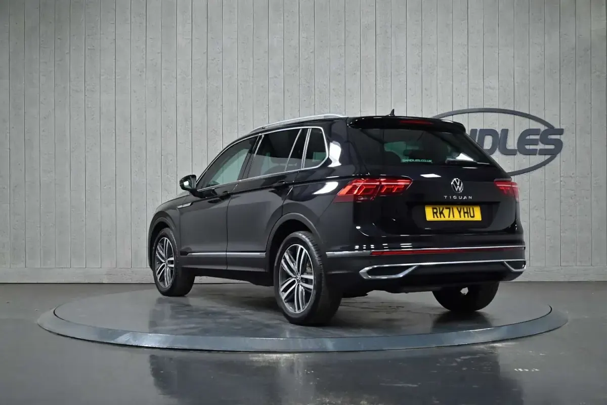 Used VW Tiguan Elegance 150 HP (110 kW) 2021 Black SUV