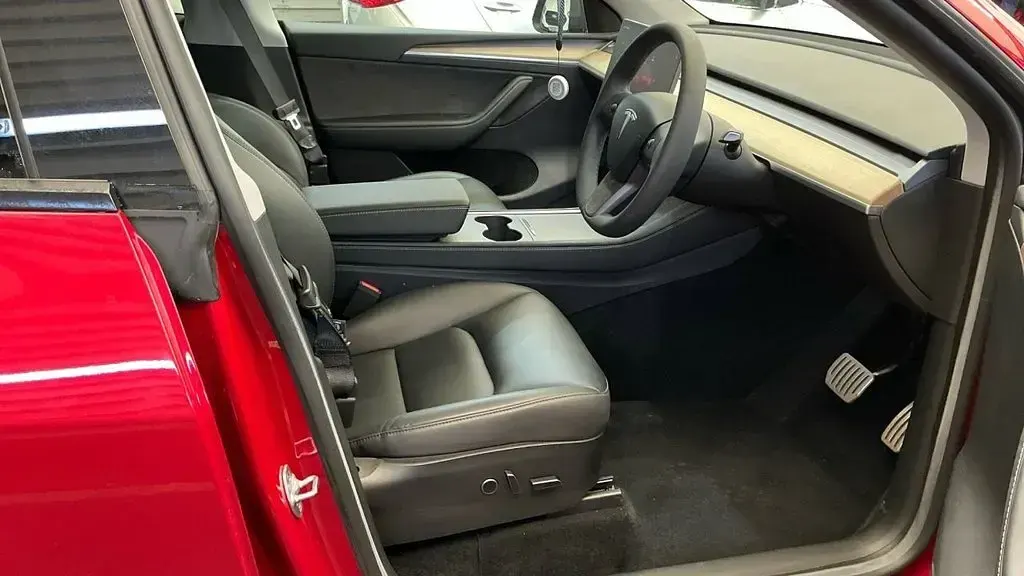 Used Tesla Model Y Performance 392 kW (534 HP) 2023 Red SUV