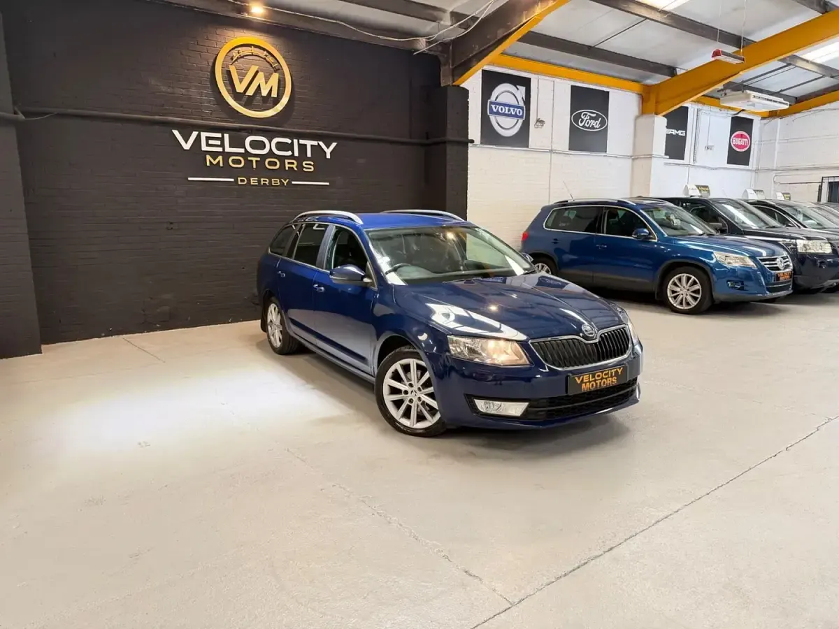 Used Skoda Octavia Elegance 105 HP (77 kW) 2013 Blue Estate
