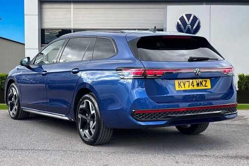 Begagnad VW Passat R-line 204 HK (150 kW) 2024 Blå Kombi