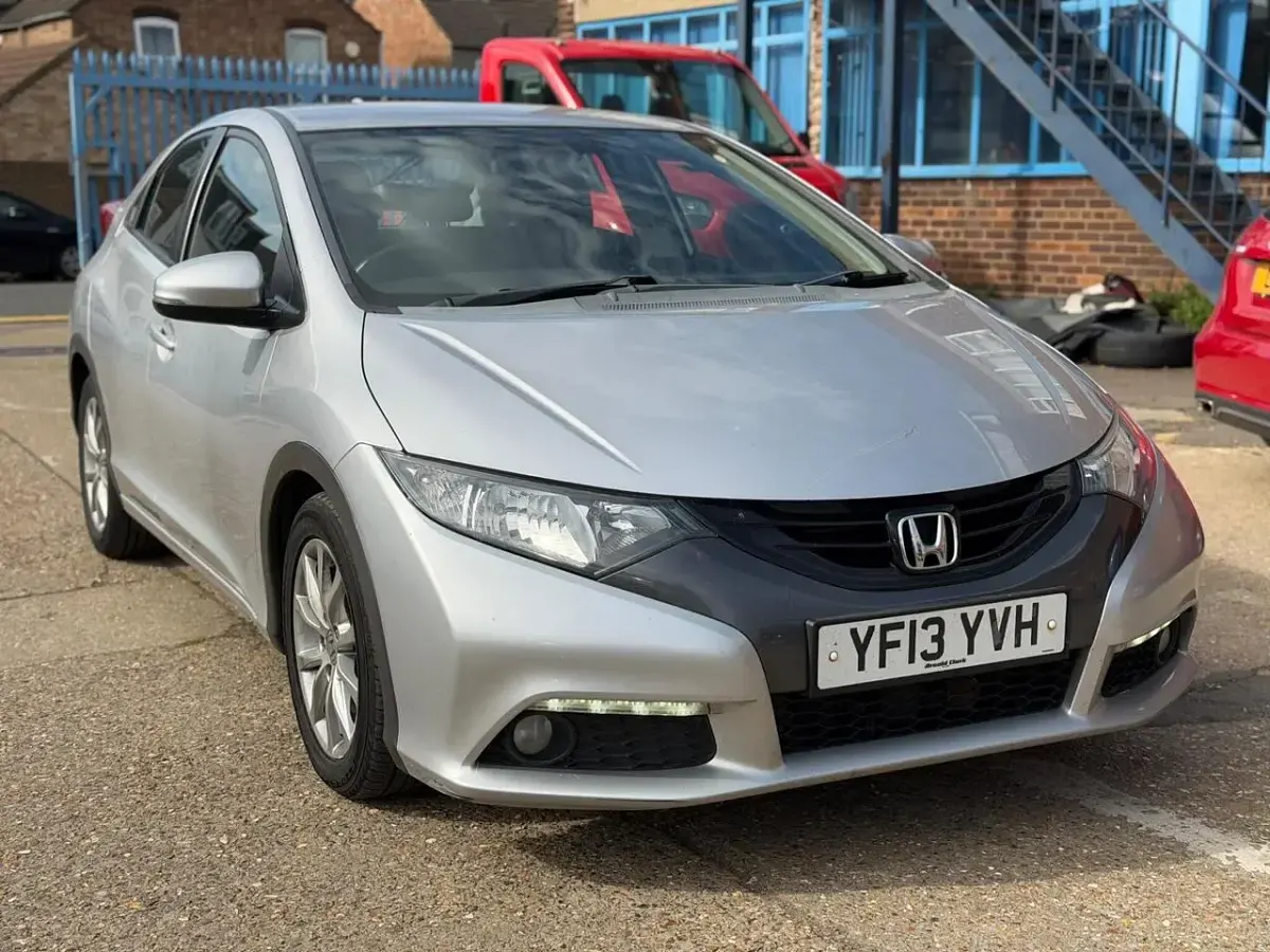 Used Honda Civic ES 150 HP (110 kW) 2013 Silver Hatchback