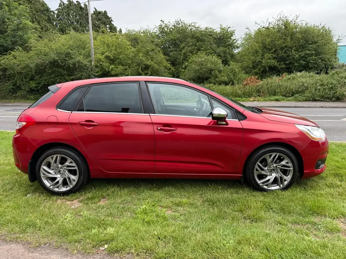 Used Citroën C4 SELECTION 2014 Red Hatchback