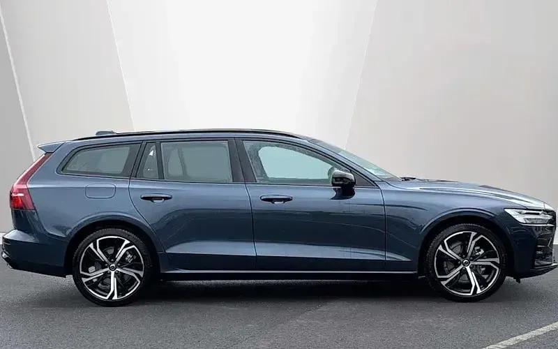 Używany Volvo V60 Plus 197 KM (144 kW) 2026 Kombi