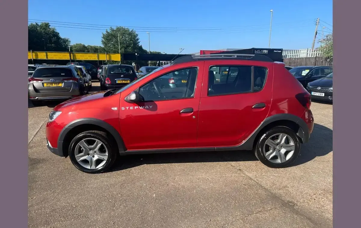 Used Dacia Sandero Essentiel 90 HP (66 kW) 2019 Red Hatchback