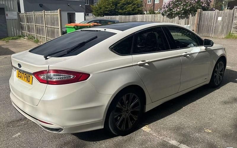 Begagnad Ford Mondeo Vignale 180 HK (132 kW) 2017 Halvkombi