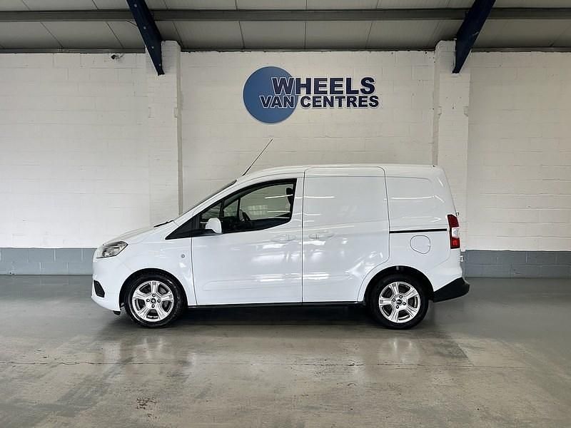 Used Ford Transit Limited 100 HP (73 kW) 2022 White Van
