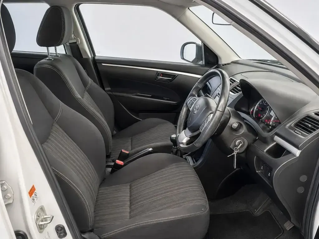 Used Suzuki Swift SZ-L 94 HP (69 kW) 2016 White Hatchback